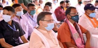 सीएम धामी ने कार्यकर्ताओं के साथ सुनी पीएम मोदी के मन की बात cm-dhami-man-ki-baat