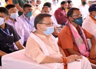सीएम धामी ने कार्यकर्ताओं के साथ सुनी पीएम मोदी के मन की बात cm-dhami-man-ki-baat