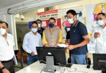 मुख्यमंत्री पुष्कर सिंह धामी ने सचिवालय में चल रहे कोविड टीकाकरण कैंप का किया निरीक्षण covid-vaccination-centre