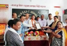 पदोन्नति पर भूपेंद्र सिंह रावत को विद्यालय परिवार ने दी भावभीनी विदाई gic-khandah