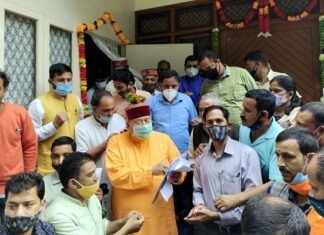 राष्ट्रीय पुरानी पेंशन बहाली संयुक्त मोर्चा जनपद चमोली द्वारा आज कैबिनेट मंत्री सतपाल महाराज को सौंपा ज्ञापन old-pension-restoration-restoration
