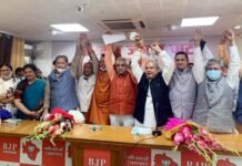 अनुभवियों को पीछे छोड़ भाजपा हाईकमान ने युवा चेहरा ‘पुष्कर पर मिशन 22’ का लगाया दांव, कभी सीएम कोश्यारी के ओएसडी रहे धामी अब खुद होंगे सीएम pushkar dhami uttarakhand cm