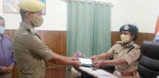 SSP पौड़ी गढ़वाल ने होमगार्ड को ड्यूटी के दौरान उत्कृष्ट टर्नआउट के लिए किया पुरुष्कृत pauri-ssp-p-renuka-devi