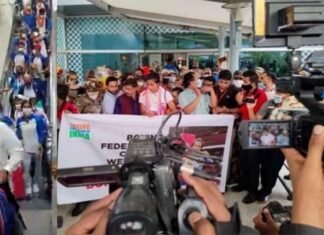 WELCOME CHAMPS: टोक्यो से लौटे चैंपियंस का विश्व विजेता जैसा स्वागत, एक झलक पाने के लिए उमड़े लोग Champions-returned-from-Tokyo