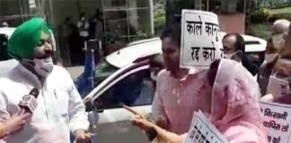 कृषि बिल पर संसद के बाहर सड़क पर ही भिड़ गए कांग्रेस, अकाली दल के सांसद Congress, Akali Dal MPs clashed