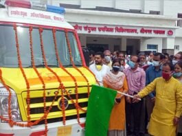 स्वास्थ्य मंत्री डॉ. धन सिंह रावत ने श्रीनगर अस्पताल में आधुनिक अल्ट्रासाउंड मशीन का किया लोकार्पण, बेसिक लाइफ सपोर्ट एम्बुलेंस को हरी झंडी दिखा कर किया रवाना Dr. Dhan singh Rawat flagged off Basic Life Support Ambulance