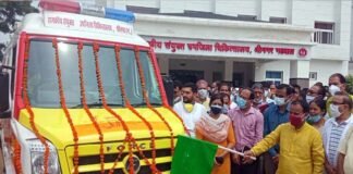 स्वास्थ्य मंत्री डॉ. धन सिंह रावत ने श्रीनगर अस्पताल में आधुनिक अल्ट्रासाउंड मशीन का किया लोकार्पण, बेसिक लाइफ सपोर्ट एम्बुलेंस को हरी झंडी दिखा कर किया रवाना Dr. Dhan singh Rawat flagged off Basic Life Support Ambulance