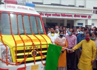 स्वास्थ्य मंत्री डॉ. धन सिंह रावत ने श्रीनगर अस्पताल में आधुनिक अल्ट्रासाउंड मशीन का किया लोकार्पण, बेसिक लाइफ सपोर्ट एम्बुलेंस को हरी झंडी दिखा कर किया रवाना Dr. Dhan singh Rawat flagged off Basic Life Support Ambulance