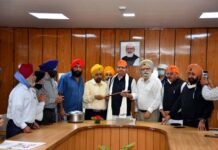 अफगानिस्तान से गुरु ग्रंथ साहिब के स्वरूप को सुरक्षित भारत पहुंचाए जाने पर देहरादून के गुरूद्वारों के प्रतिनिधियों ने सीएम धामी से भेंटकर पीएम मोदी का जताया आभार The form of Guru Granth Sahib from Afghanistan was safely transported to India