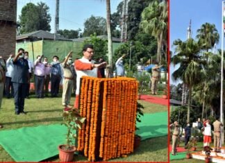 मुख्यमंत्री पुष्कर धामी ने मुख्यमंत्री आवास में किया ध्वजारोहण, प्रदेशवासियों को दिलाई राष्ट्रीय एकता की शपथ Chief Minister Pushkar Dhami hoisted the flag
