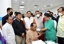 उत्तराखंड : सीएम धामी ने ग्राफिक एरा अस्पताल में पहले स्पूतनिक-वी टीकाकरण केंद्र का किया शुभारंभ CM Dhami inaugurated the first Sputnik-V vaccination center