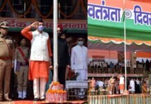 उत्तराखंड : सरकारी स्कूलों के 10वीं और 12वीं के छात्र-छात्राओं को मुफ्त मोबाइल टेबलेट देगी सरकार, स्वतंत्रता दिवस पर मुख्यमंत्री ने की कई अहम घोषणायें, देखें अन्य घोषणाएं Free mobile tablet to the students of class 10th and 12th of government schools of Uttarakhand