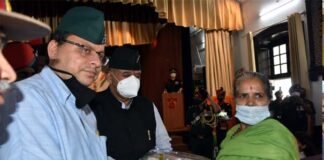 मुख्यमंत्री पुष्कर सिंह धामी ने सैनिकों, पूर्व सैनिकों एवं वीरांगनाओं को किया सम्मानित cm-dhami-honored-ex-soldier