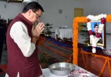 मुख्यमंत्री धामी ने मेजर जनरल स्व. केजे बाबू के चित्र पर पुष्प अर्पित कर दी श्रद्धांजलि