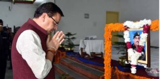 मुख्यमंत्री धामी ने मेजर जनरल स्व. केजे बाबू के चित्र पर पुष्प अर्पित कर दी श्रद्धांजलि