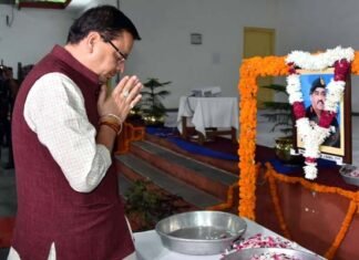 मुख्यमंत्री धामी ने मेजर जनरल स्व. केजे बाबू के चित्र पर पुष्प अर्पित कर दी श्रद्धांजलि