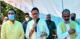 CM धामी ने धारचूला पहुंचकर जाना आपदा प्रभावितों का हाल, मृतक आश्रितों को सौंपे 4-4 लाख रुपये के चेक CM Dhami handed over checks of Rs 4 lakh