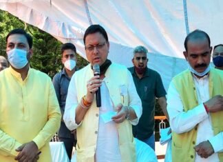 CM धामी ने धारचूला पहुंचकर जाना आपदा प्रभावितों का हाल, मृतक आश्रितों को सौंपे 4-4 लाख रुपये के चेक CM Dhami handed over checks of Rs 4 lakh