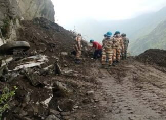 भूस्खलन से हुए बस हादसे में अब तक 10 लोगों के शव,14 लोग सुरक्षित निकाले गए, रेस्क्यू अभियान जारी landslide-in-Himachal-prade