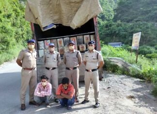 सतपुली : 312 टिन अवैध लीसे के साथ 02 अभियुक्त गिरफ्तार lisa-taskar