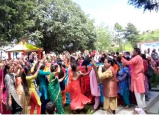 श्रीकृष्ण जन्माष्टमी पर डांडा नागराजा मंदिर में रही लोक गायक मुकेश कठैत के भजनों की धूम danda-nagraja-mela
