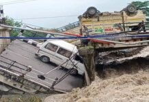 उत्तराखंड: देहरादून-ऋषिकेश के बीच रानीपोखरी का पुल टूटा, नदी में गिरे कई वाहन ranipokhari-bridge-broken