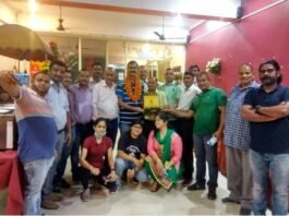 शिक्षक कृपाल पटवाल को प्रधानाध्यापक पद पर पदोन्नति के फल स्वरुप दी गई भावभीनी विदाई Farewell to teacher Kripal Patwal on promotion to the post of headmaster