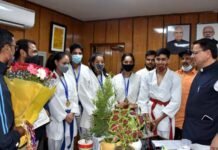 दुबई में आयोजित होने वाली कराटे वर्ल्ड चैम्पियनशिप में प्रतिभाग करने वाली टीम के सदस्यों ने मुख्यमंत्री धामी से की भेंट