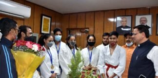 दुबई में आयोजित होने वाली कराटे वर्ल्ड चैम्पियनशिप में प्रतिभाग करने वाली टीम के सदस्यों ने मुख्यमंत्री धामी से की भेंट