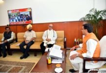 मुख्यमंत्री से मिले प्रधानमंत्री के सलाहकार भास्कर खुल्बे, केदारनाथ पुनर्निर्माण कार्यों एवं बद्रीनाथ धाम के मास्टर प्लान के सम्बन्ध में की चर्चा Bhaskar Khulbe met cm dhami