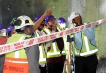 सीएम धामी ने की ऋषिकेश-कर्णप्रयाग रेल परियोजना की समीक्षा,टनल के अंदर जाकर किया स्थलीय निरीक्षण CM-Dhami-inside-the-tunnel