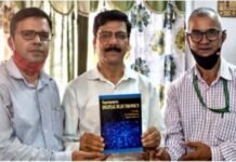 गढ़वाल विश्वविद्यालय श्रीनगर में एक्सपेरिमेंट इन डिजिटल इलेक्ट्रॉनिक पुस्तक का विमोचन Experiment in digital electronic book released