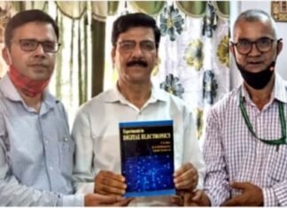 गढ़वाल विश्वविद्यालय श्रीनगर में एक्सपेरिमेंट इन डिजिटल इलेक्ट्रॉनिक पुस्तक का विमोचन Experiment in digital electronic book released