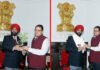उत्तराखंड के नवनियुक्त राज्यपाल लेफ्टिनेंट जनरल गुरमीत सिंह के राजभवन आगमन पर मुख्यमंत्री धामी ने किया स्वागत cm Dhami welcomed the newly appointed Governor of Uttarakhand