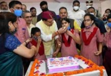 सीएम धामी हुए 46 साल के, दिव्यांग बच्चों के साथ मनाया जन्मदिवस, पीएम ने दी बधाई