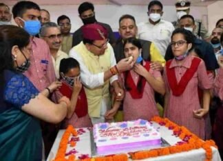 सीएम धामी हुए 46 साल के, दिव्यांग बच्चों के साथ मनाया जन्मदिवस, पीएम ने दी बधाई