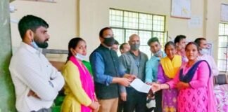 विकासखण्ड पोखड़ा में सीडीओ प्रशान्त आर्य की अध्यक्षता में आयोजित स्वरोजगार कैम्प में 11 स्वयं सहायता समूहों को दिए गए 46 लाख के सीसीएल ऋण स्वीकृति पत्र Self employment camp