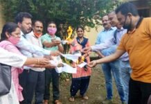 राजकीय शिक्षक संघ खिर्सू द्वारा गोल्डन कार्ड के शासनादेश का होली दहन Teachers-Association-Khirsu