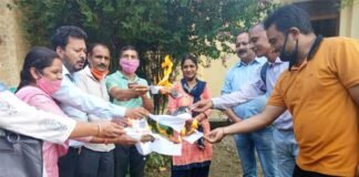 राजकीय शिक्षक संघ खिर्सू द्वारा गोल्डन कार्ड के शासनादेश का होली दहन Teachers-Association-Khirsu