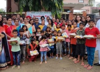 शिक्षक दिवस पर शिक्षिकाओं को किया सम्मानित Teacher's Day