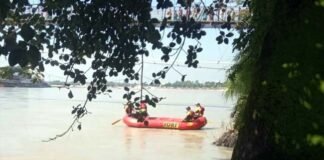 नोएडा से ऋषिकेश घूमने आए पर्यटक दल के दो सदस्य गंगा में डूबे Two person drowned in the Ganges Rishikesh