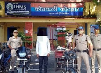 कोटद्वार पुलिस ने चोरी की बाइक के साथ अभियुक्त को किया गिरफ्तार,कब्जे से 2 अन्य मोटर साइकिल भी बरामद bike theft caught in kotdwar