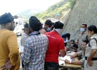 पौड़ी जनपद पुलिस द्वारा चारधाम यात्रा के दृष्टिगत बैरियरों पर की जा रही सघन चैकिंग char-dham-yatra-checking