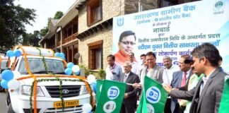 मुख्यमंत्री धामी ने उत्तराखण्ड ग्रामीण बैंक की एटीएम युक्त वित्तीय साक्षरता वाहनों का किया फ्लैग ऑफ cm dhami flagged off the financial literacy vehicles of uttarakhand gramin bank with atm