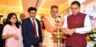 मुख्यमंत्री ने उद्योग विभाग द्वारा आयोजित वाणिज्य उत्सव का शुभारम्भ कर स्टॉलों का किया निरीक्षण Chief Minister inspected the stalls after inaugurating the commerce festival