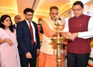 मुख्यमंत्री ने उद्योग विभाग द्वारा आयोजित वाणिज्य उत्सव का शुभारम्भ कर स्टॉलों का किया निरीक्षण Chief Minister inspected the stalls after inaugurating the commerce festival