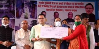 मुख्यमंत्री धामी ने नैनीताल में 106 करोङ की योजनाओं का किया लोकार्पण और शिलान्यास, कहा प्रदेश का विकास सरकार का एजेंडा cm dhami in nainital
