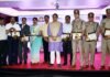 मुख्यमंत्री धामी ने कोरोना योद्धाओं को किया सम्मानित Chief Minister Dhami honored the Corona warriors