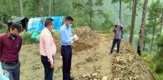 पौड़ी : जिलाधिकारी ने समखाल-मेंदोली-परिंदा-पोंठा-डेरियाखाल नव निर्माणाधीन मोटर मार्ग का किया निरीक्षण dm-pauri-vijay-jogdande