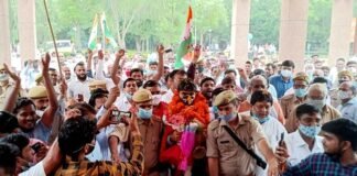 टोक्यो पैरालंपिक में सिल्वर मेडल जीतकर लौटे, डीएम सुहास एलवाई का ग्रेटर नोएडा कलेक्ट्रेट ऑफिस में ज़ोरदार स्वागत dm-suhas-LY